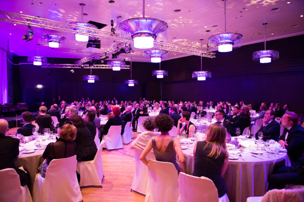 176 Gäste beehrten die Bundesstiftung Magnus Hirschfeld durch ihre Teilnahme am 2. Charity Dinner im Hotel GRAND HYATT Berlin.
