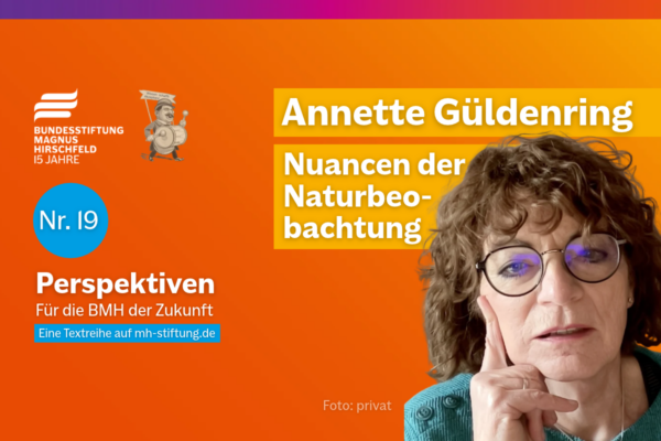 Textgrafik mit farbigem Hintergrund. Text: 