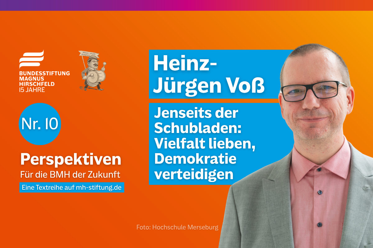 Textgrafik mit farbigem Hintergrund. Text: 