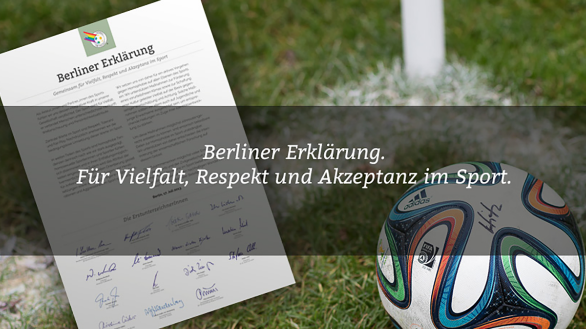 Textgraphik mit Foto-Hintergrund. Text: 