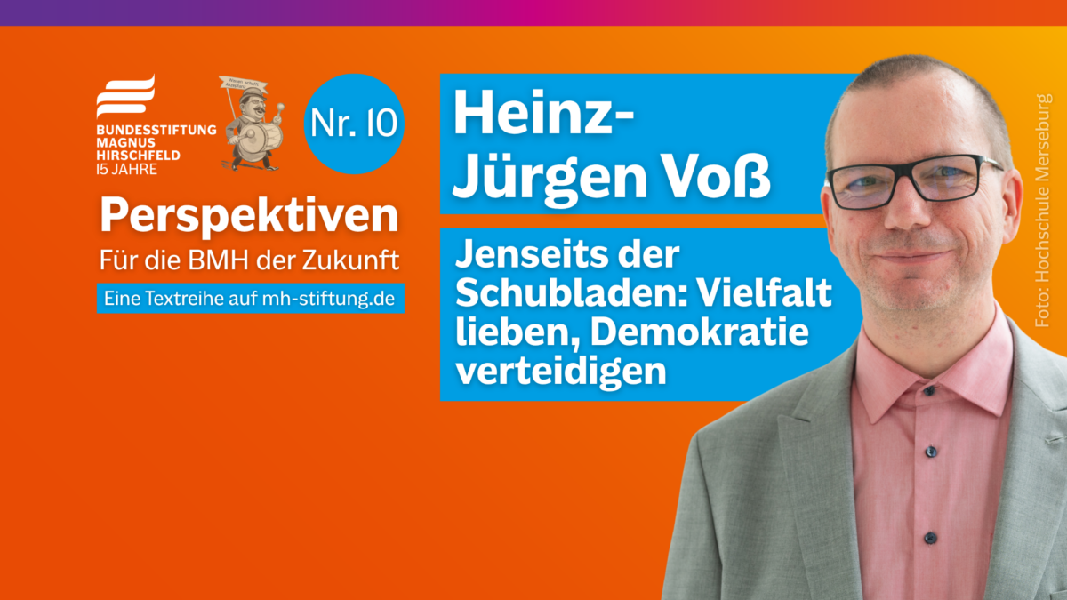 Textgrafik mit farbigem Hintergrund. Text: 