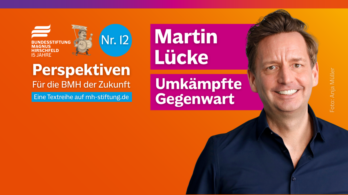 Textgrafik mit farbigem Hintergrund. Text: 