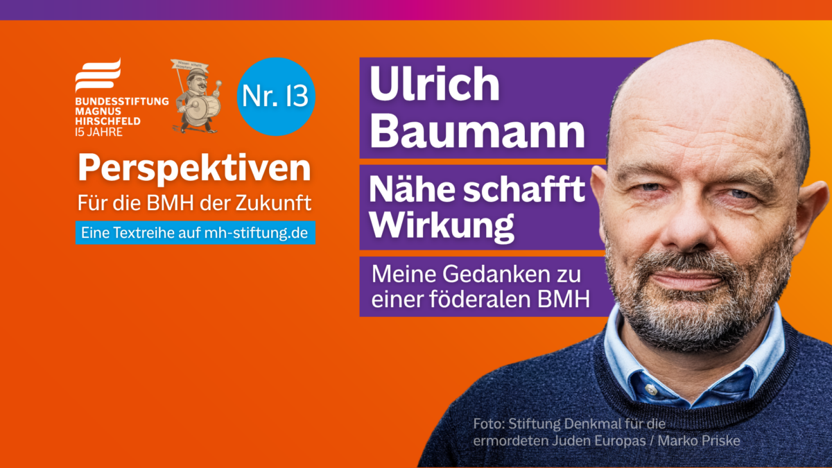 Textgrafik mit farbigem Hintergrund. Text: 