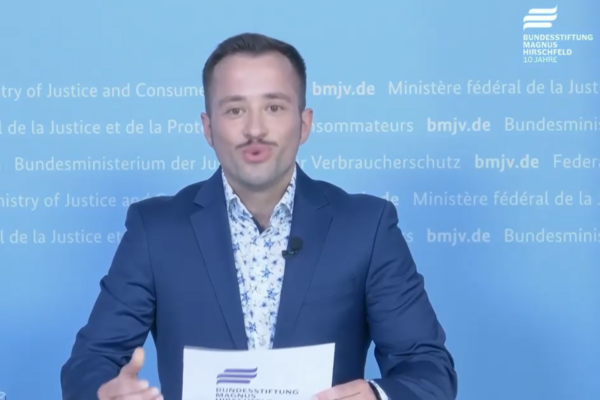 Screenshot des Videos “Online-Festakt: 10 Jahre BMH“. Zu sehen ist Max Appenroth.